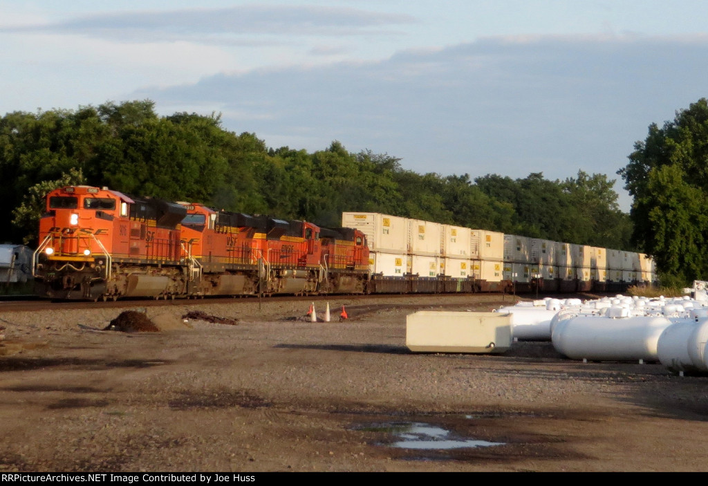 BNSF 9016 East